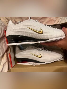 Nike z shox womens white/ metallic gold nwb 9.5